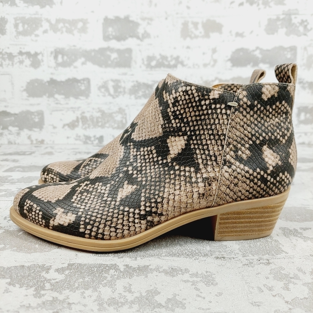 New Dolce Vita Westa Snake-Print Ankle Boots B345